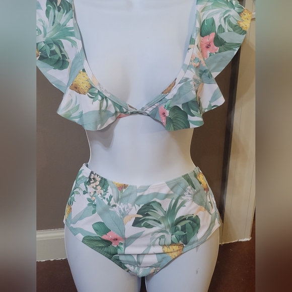 SHEIN Green and Pink Ruffle Bikini Set - Picture 4 of 5